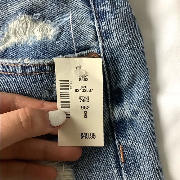 Brand New! Aeropostale Mom Jean shorts - Picture 2 of 6